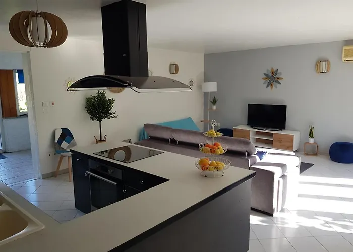 Apartment Palma Piscine Chauffee Grand Jardin Avec Piscine A 1 Km De La *